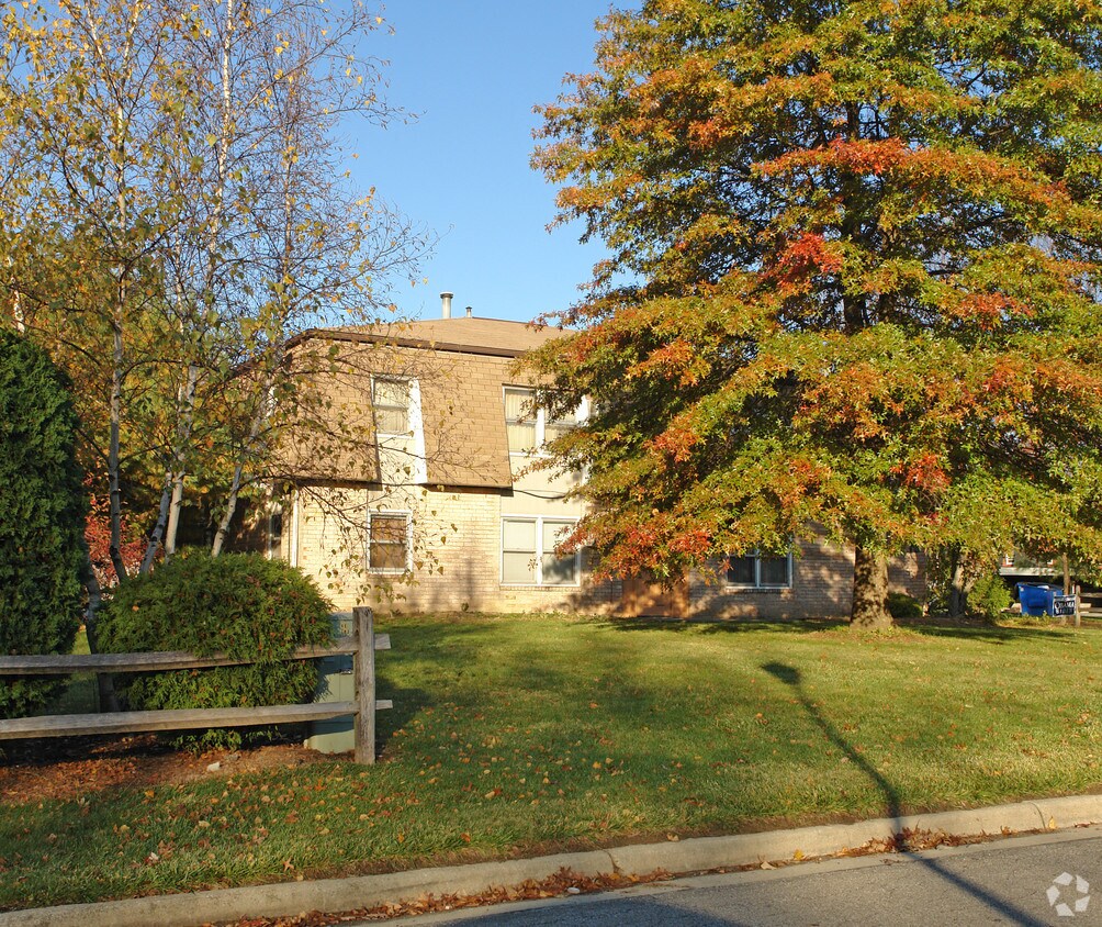 Building Photo - 118 Lemans Dr