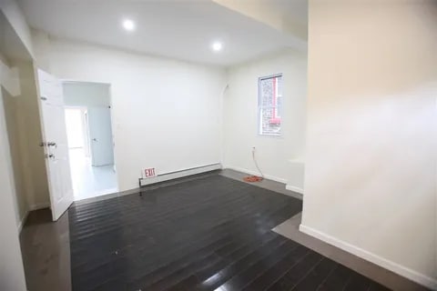 Building Photo - 719 18th St