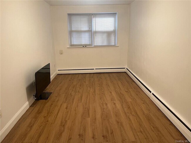 Building Photo - 2560 Colden Ave