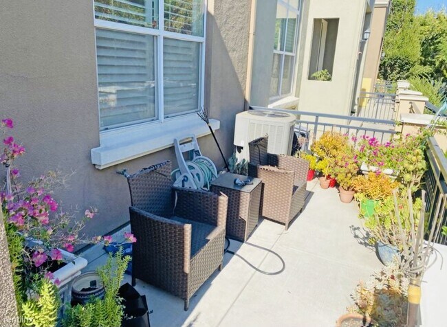 Building Photo - 3 br, 2.5 bath Townhome - 189 Esfahan Drive