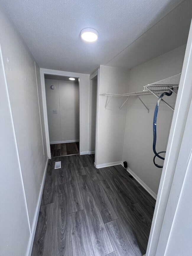 Foto del edificio - 21341 Crawford Lake Rd