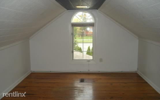 Building Photo - 2720 E Maple Rd