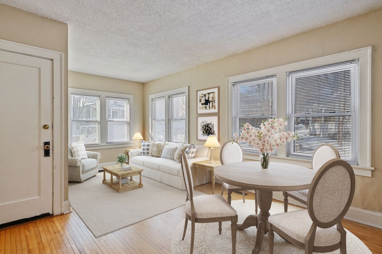 Primary Photo - 240 N Irving Ave