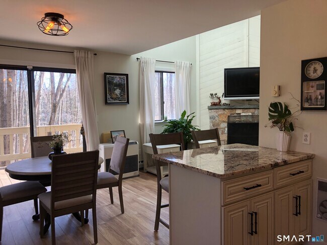 Building Photo - 355 Ledge Dr