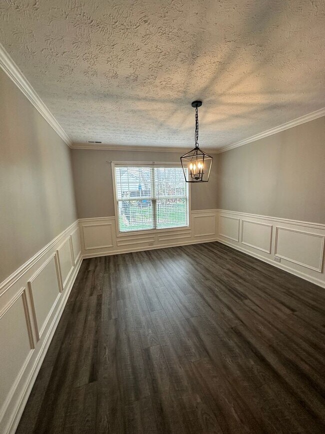 Foto del edificio - 9215 Eminence Ct