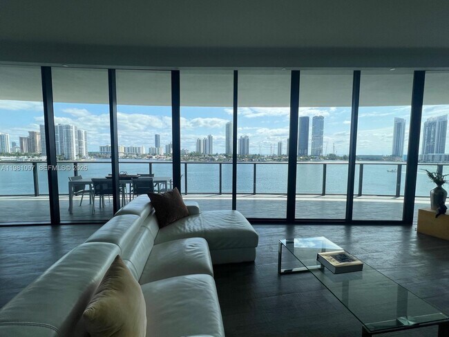 Building Photo - 5500 Island Estates Dr