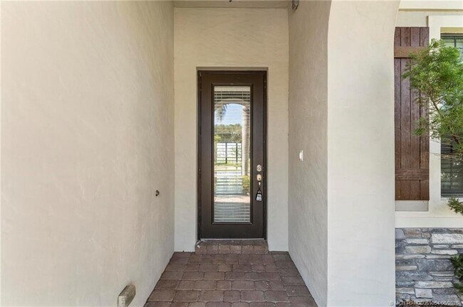 Building Photo - 569 SE Fascino Cir