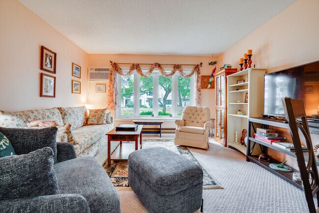 Foto del edificio - 4020 E 52nd St