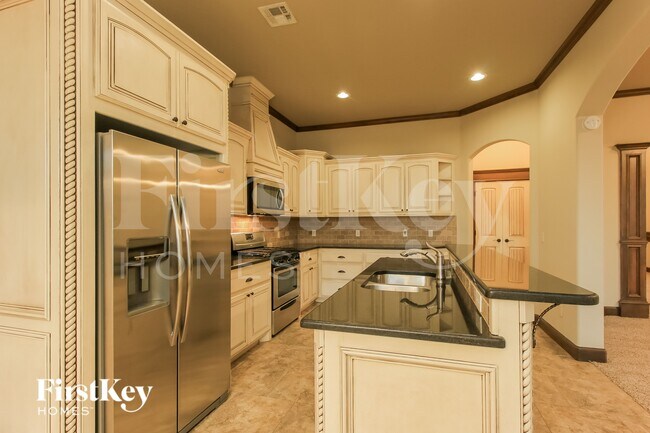 Building Photo - 11216 SW 38th St