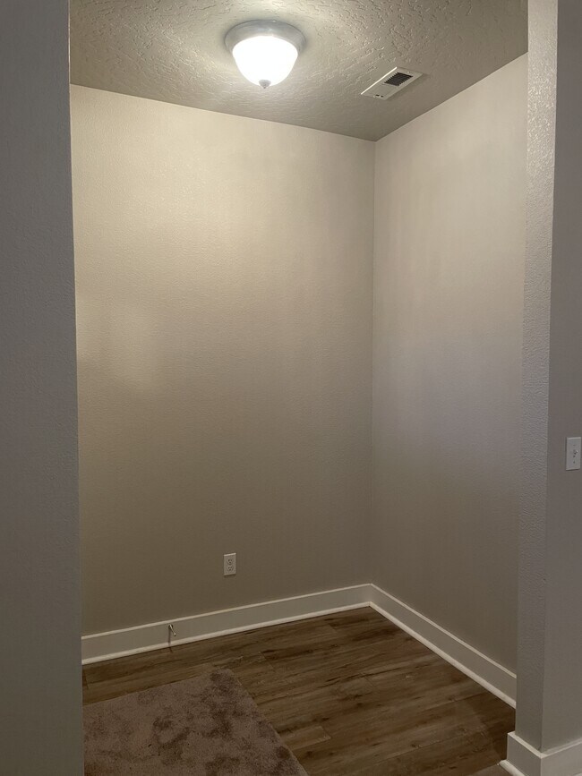 Foto del edificio - 447 N Baxter Way