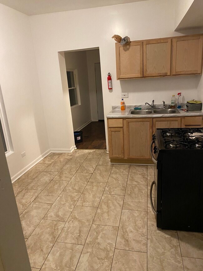 Kitchen - 11820 S Union Ave