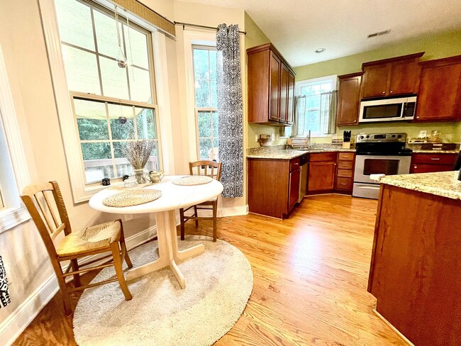 Foto del edificio - 5312 Kemmont Dr