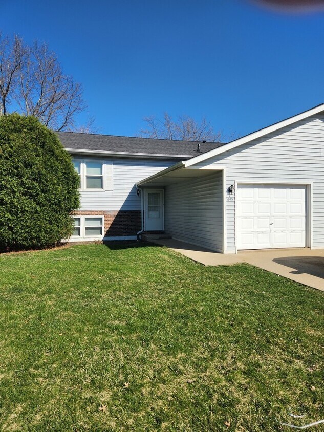 Primary Photo - 645 Ziegler Dr