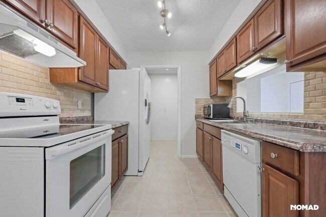 Building Photo - 4067 NW Cinnamon Tree Cir