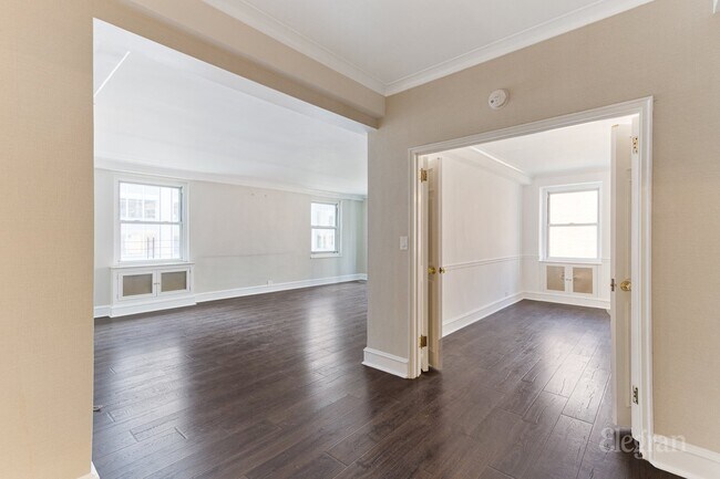 Building Photo - 135 E 54th St