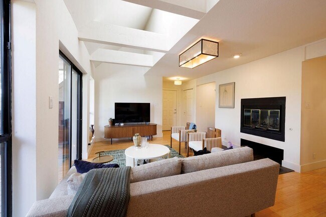 Foto del edificio - 7320 Cave Hollow Dr