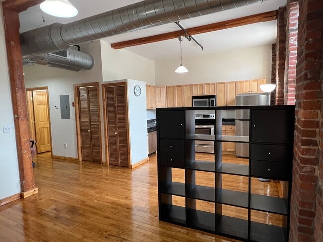 Building Photo - Downtown Bridgeport 1-Bed, 1-Bath with All...