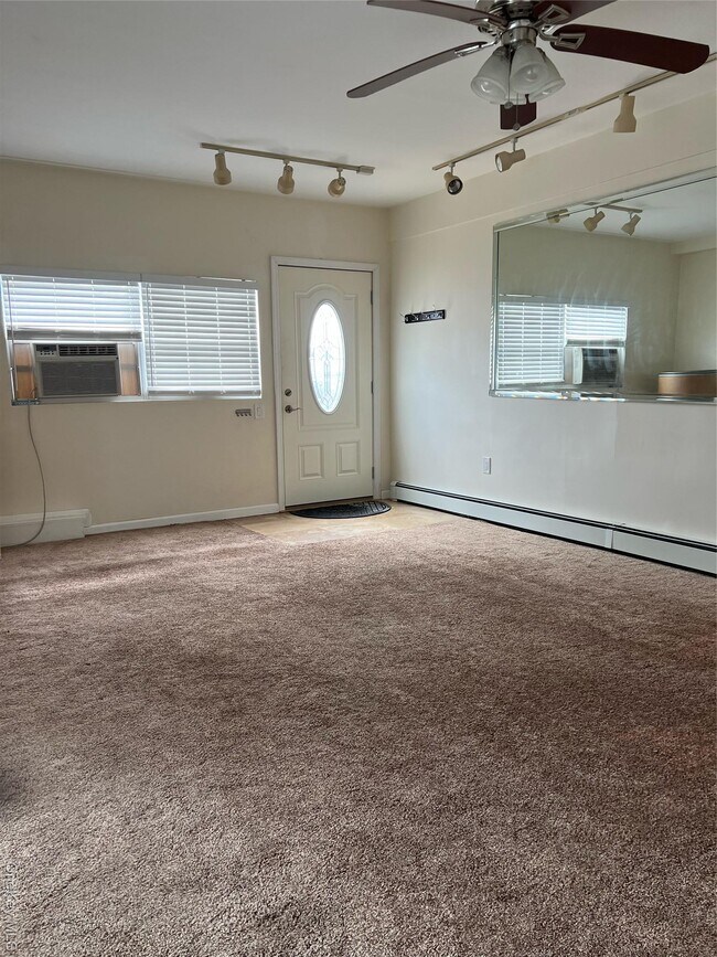 Foto del edificio - 65 Gateway Dr