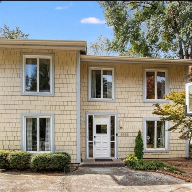 Building Photo - 3958 N Stratford Rd NE