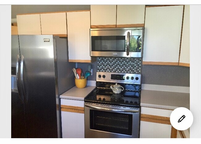 Foto del edificio - 6021 Yarrow St