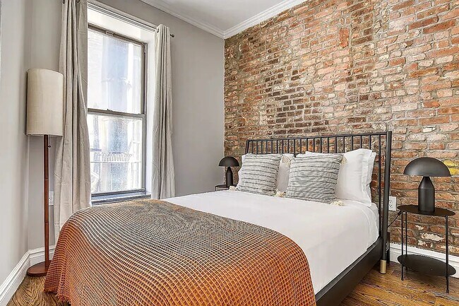 Foto del edificio - 354 E 19th St