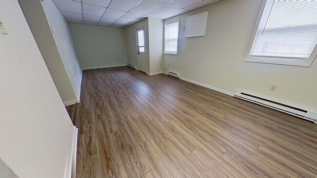 Building Photo - 1st Floor Apartment