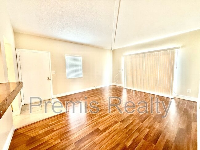 Foto del edificio - 2931 Bough Ave