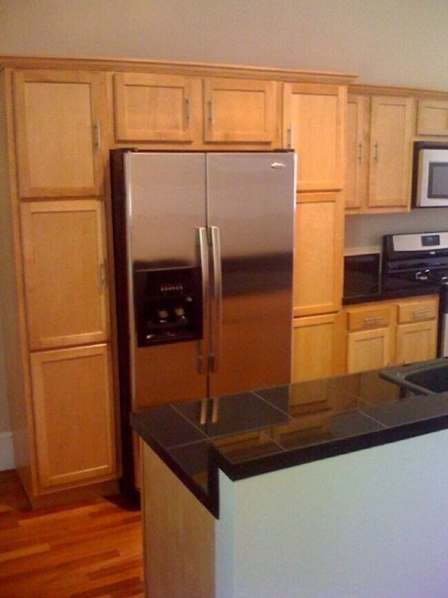 Foto del edificio - Large Renovation in South Side Flats! A/C,...