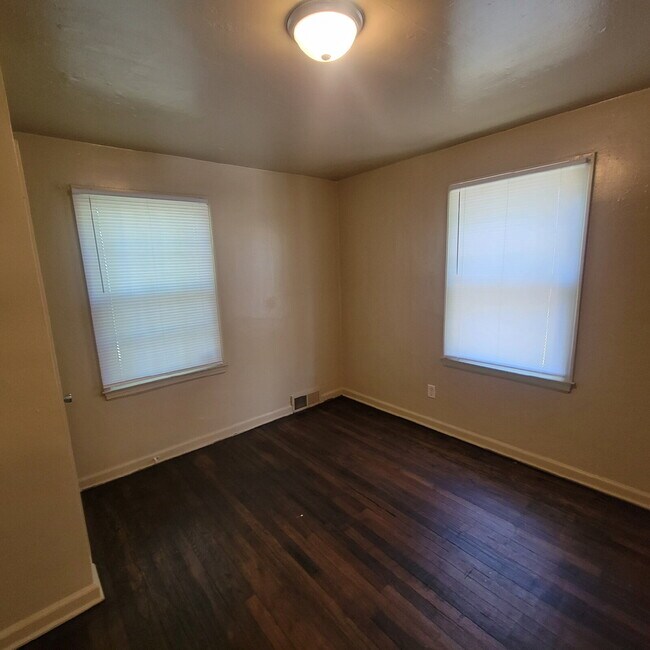 Foto del edificio - Amazing Irvington 3BR/1BA House!