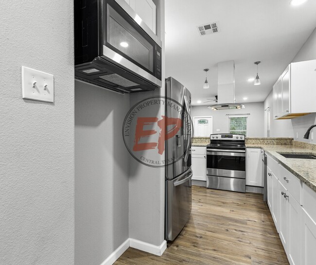 Building Photo - 221 N Bermuda St