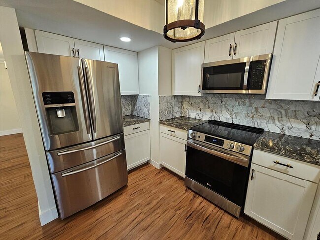 Foto del edificio - 659 N Jefferson Ave