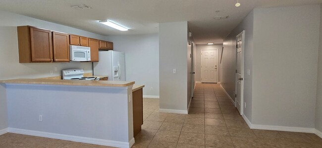 Building Photo - Townhome for Rent in Jackson Park!