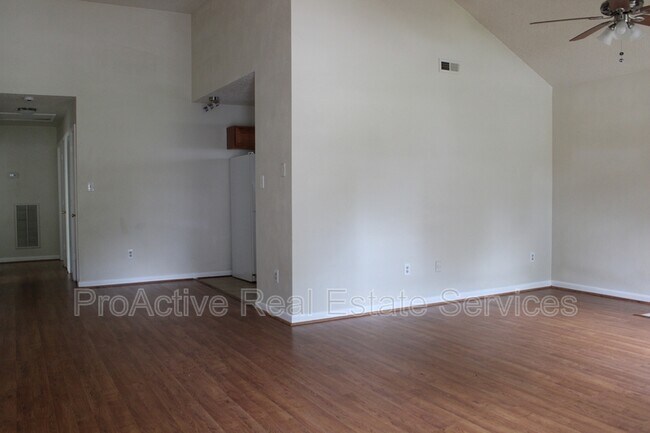 Foto del edificio - 965 Banyan Dr