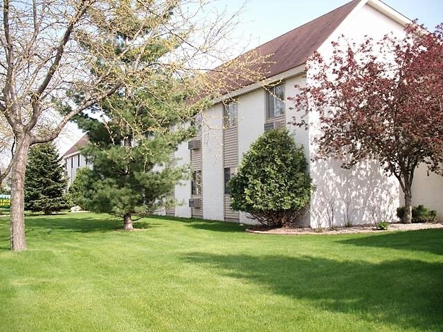 Primary Photo - 316 & 400 Monitor Apartments