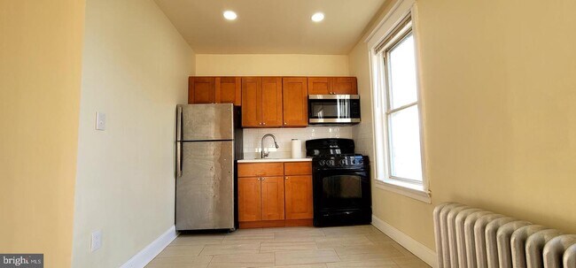 Building Photo - 528 Benner St