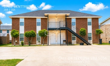 Building Photo - 1703 Benttree Dr