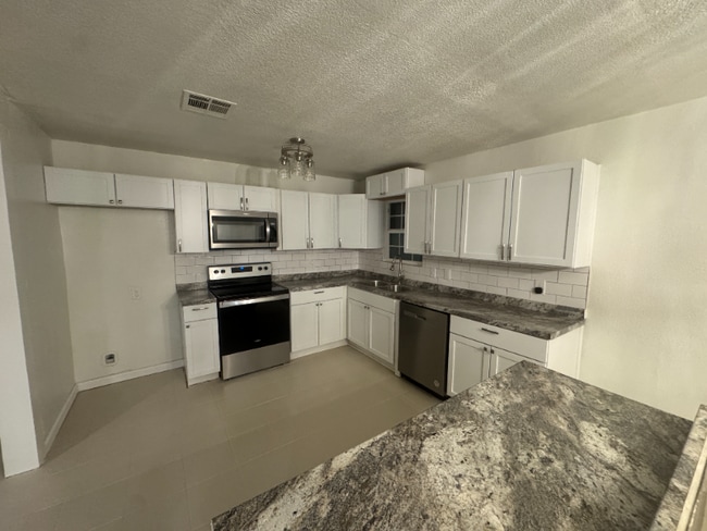 Building Photo - 110 N 26th St