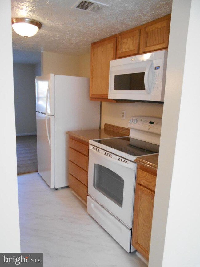 Building Photo - 3657 Woodhaven Ct