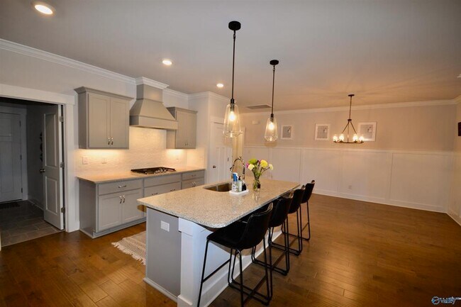 Building Photo - 151 Rugby Dr