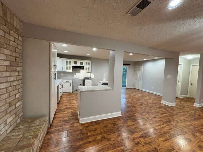 Foto del edificio - 2015 E Lacey Oak Cir