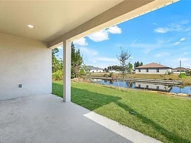 Building Photo - 915 NE 19th St