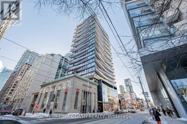 Building Photo - 215 Queen St W