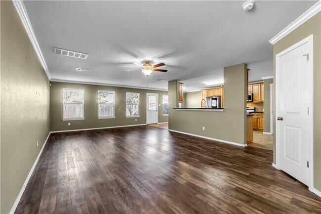 Building Photo - 145 Housefinch Loop