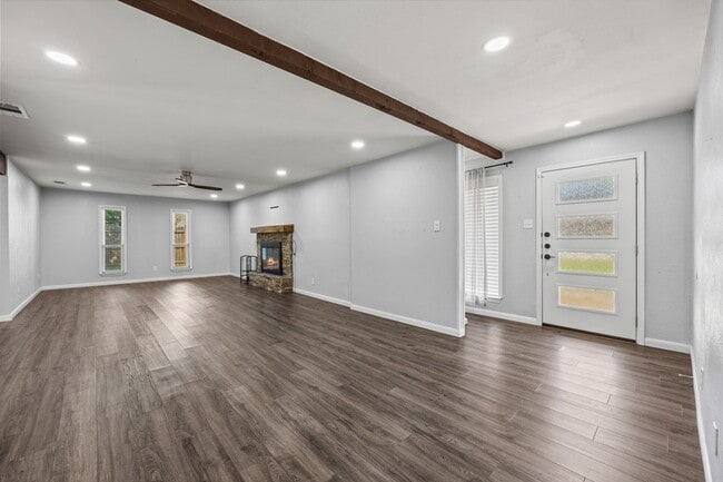 Building Photo - 1501 Cecil Dr