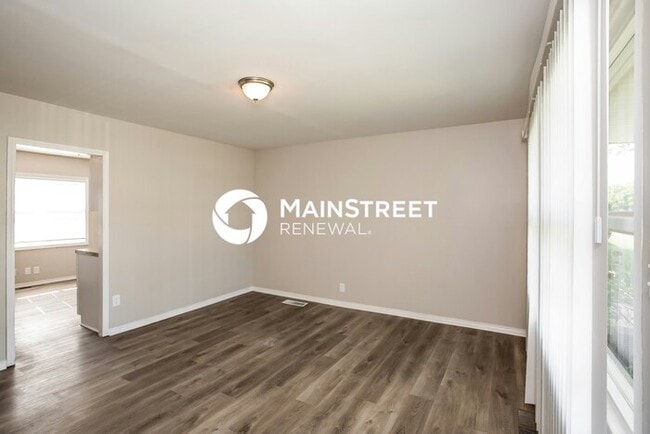 Photo - 3 Bedroom Pet-Friendly Home in Indianapolis, IN with Main Street Renewal