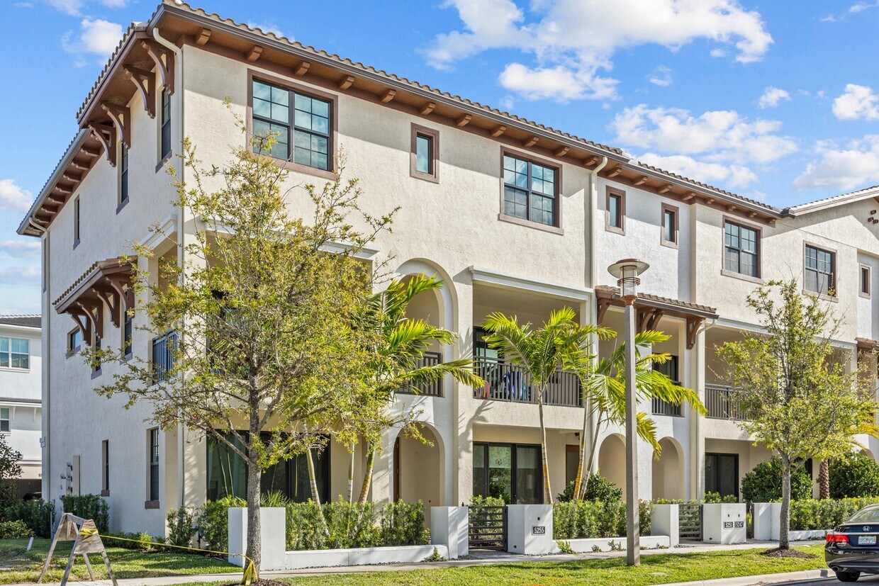 5255 Beckman Ter, Palm Beach Gardens, FL 33418 Townhome Rentals in