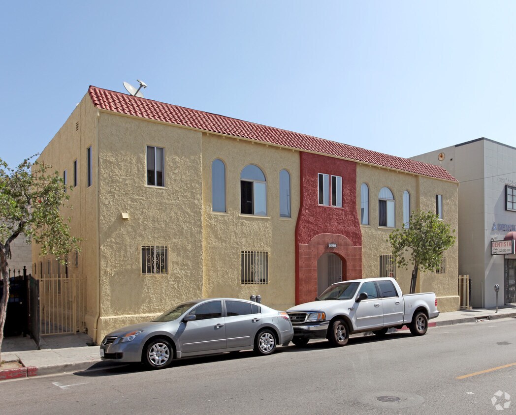 Building Photo - Zoe Classics