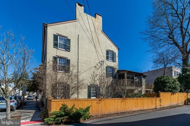 Building Photo - 41 Delevan St