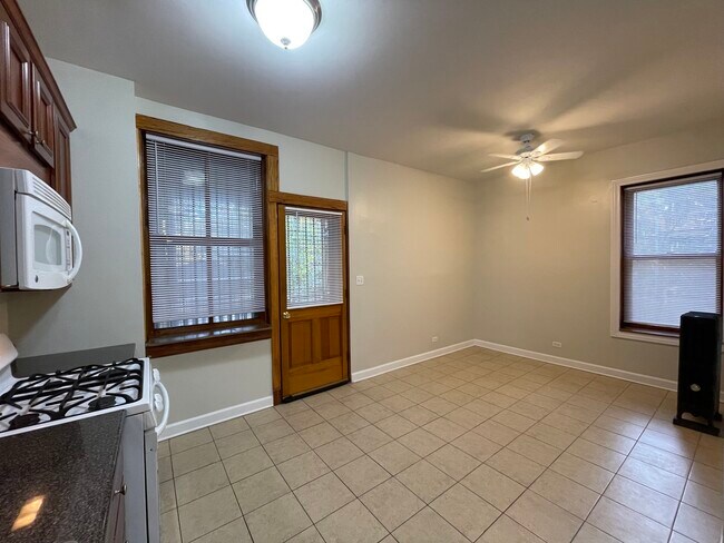 Building Photo - 5215 S Dorchester Ave