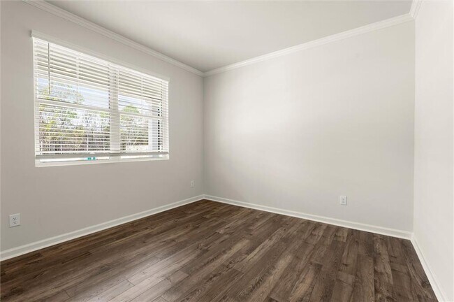 Foto del edificio - 127 Landsdowne Way SE